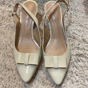 Antonio Melani Kitten heel patent cream colored with bow